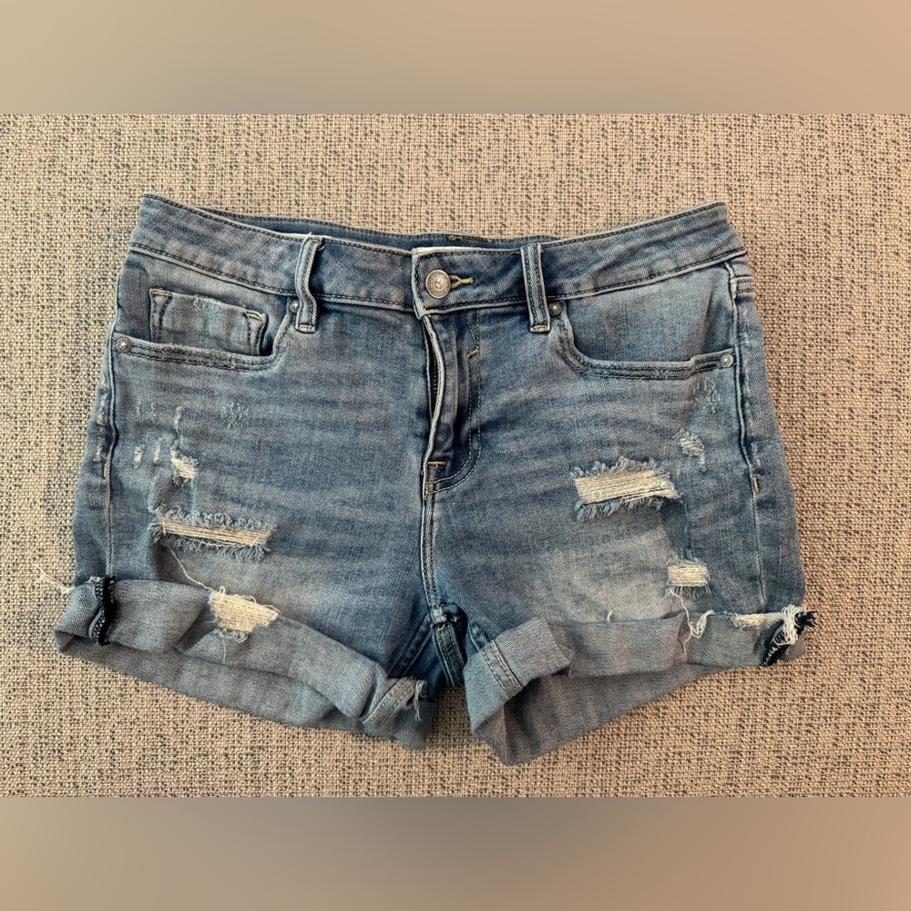 Vigoss Distressed Blue Jean Shorts size 27 ✨MAKE AN OFFER ✨